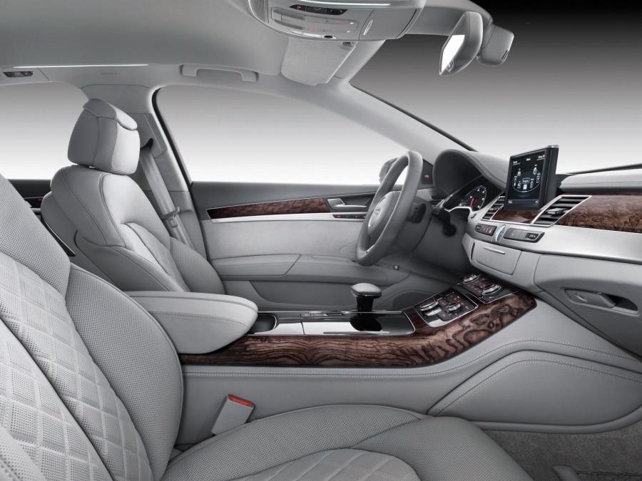 Интерьер Audi A8 4.2 TDI Quattro (D4) 2010 года  (WW) (фото 14 из 16)